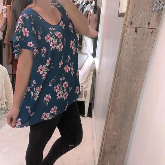 Torrid size 2X turquoise & pink floral top - Picture 2 of 7